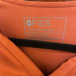 Auburn Figs scrub top